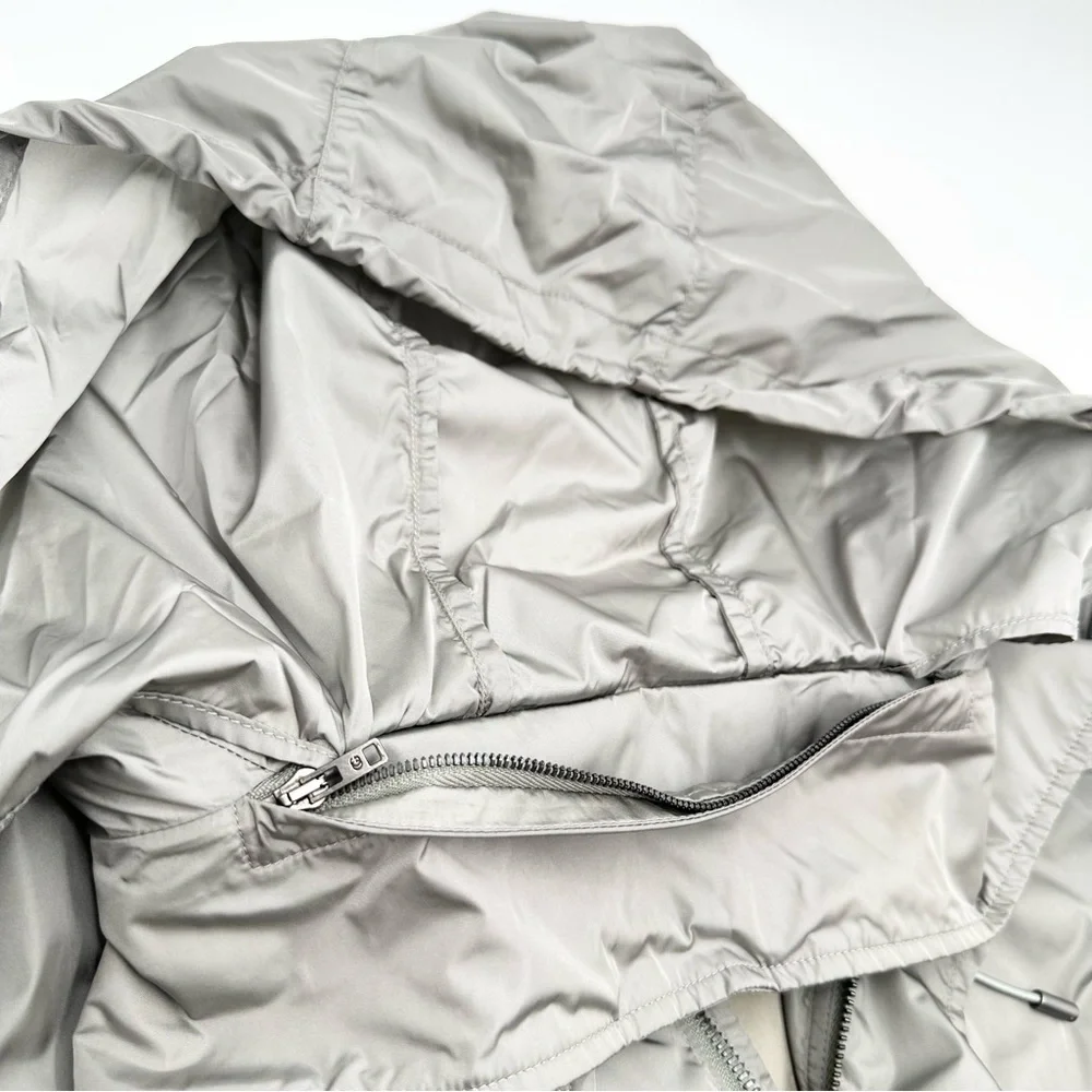 Gucci men’s Nylon Windbreaker Jacket Silver Gray